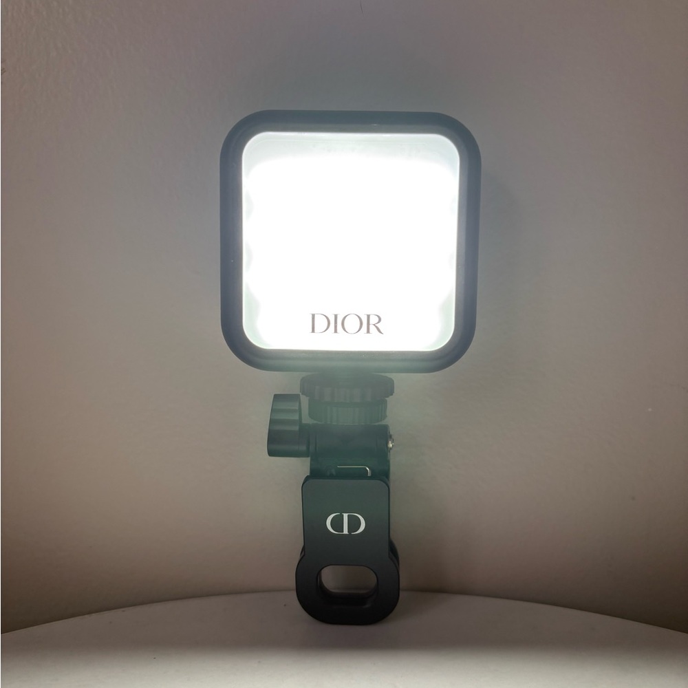 Dior Black Frame LED Clip Light with White Panel - Picture 3 of 6